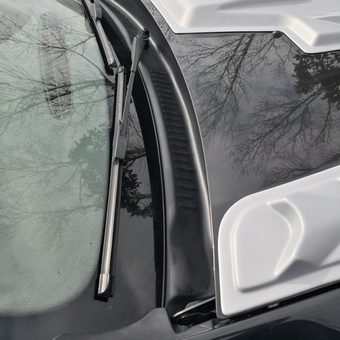Dacia Duster 2010 - 2017 Wiper Panel