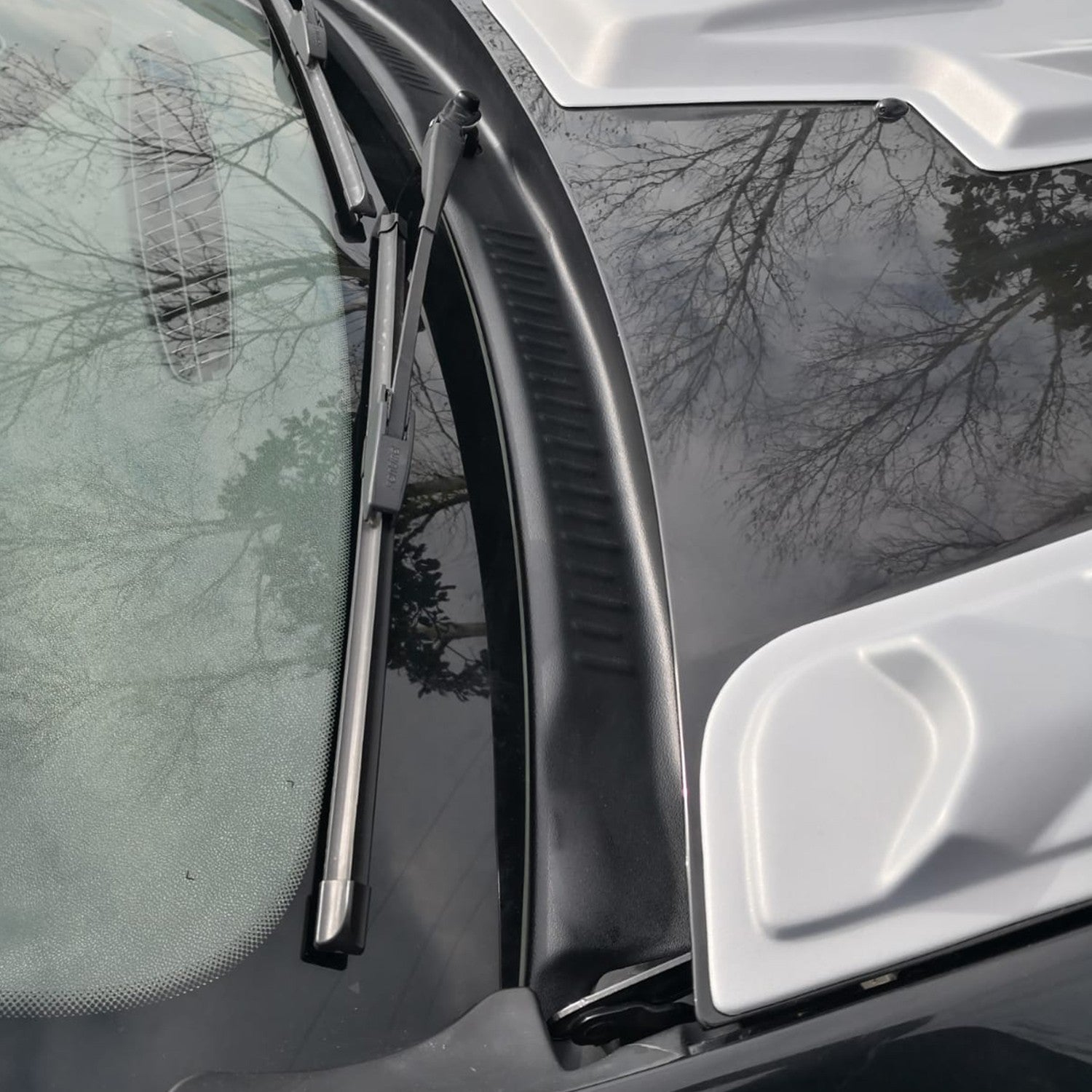 Dacia Duster 2010 - 2017 Wiper Panel