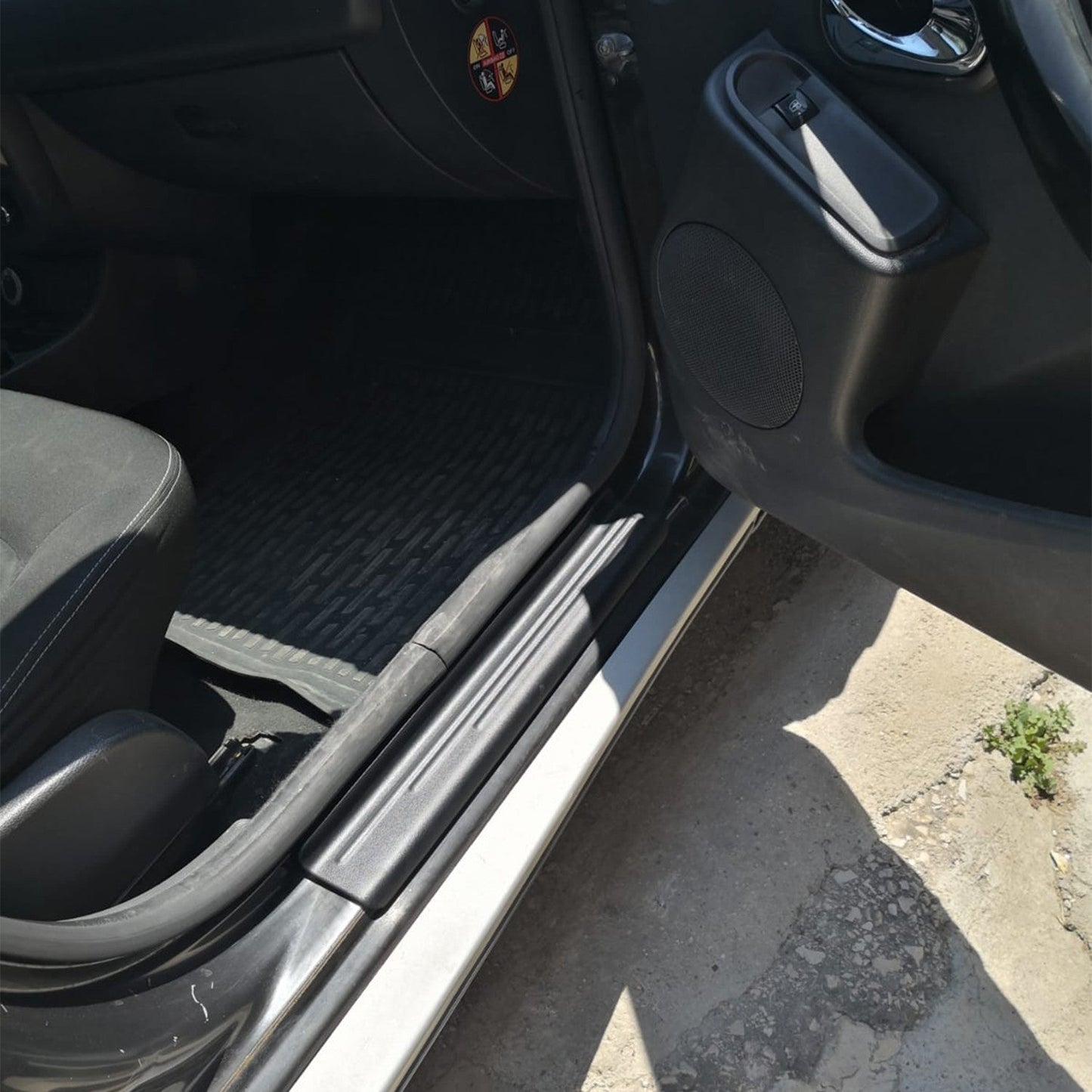 Dacia Duster 2010 - 2017 Door Sill Protector 4pcs